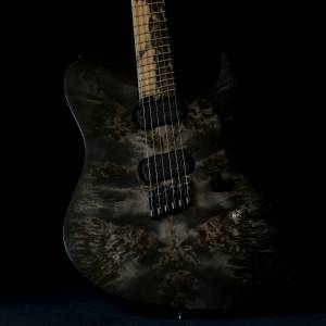 Bild von einer Gitarre aus Pappel maser und Ziricote